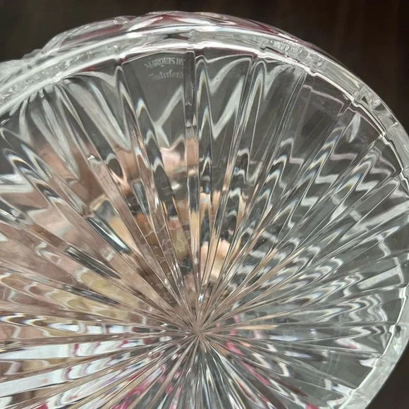 MARQUIS WATERFORD CRYSTAL DECANTER WITH STOPPER || CLEAR IN COLOR - Picture 4 of 4